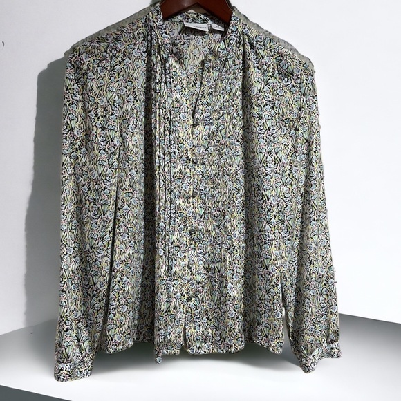 LIZ CLAIBORNE PETITE SMALL FLORAL V NOTCHED NECKLINE LONG SLEEVE BLOUSE - Picture 1 of 5